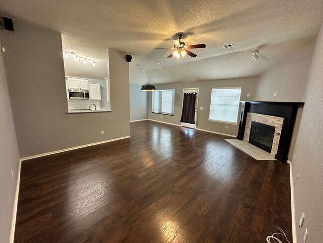 Foto del edificio - Charming 3bed/2bath House Available in OKC/Del City!!