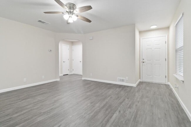 Building Photo - 14305 Cummins Way