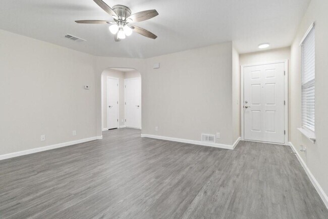 Foto del edificio - 14305 Cummins Way