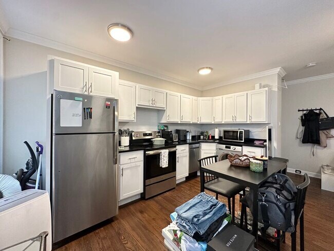 Foto del edificio - 3345 N Marshfield Ave