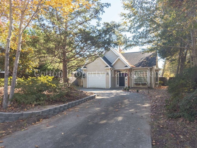 Building Photo - 102 Blossom Cir