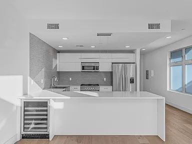 Foto del edificio - 2000 Beachwood Dr