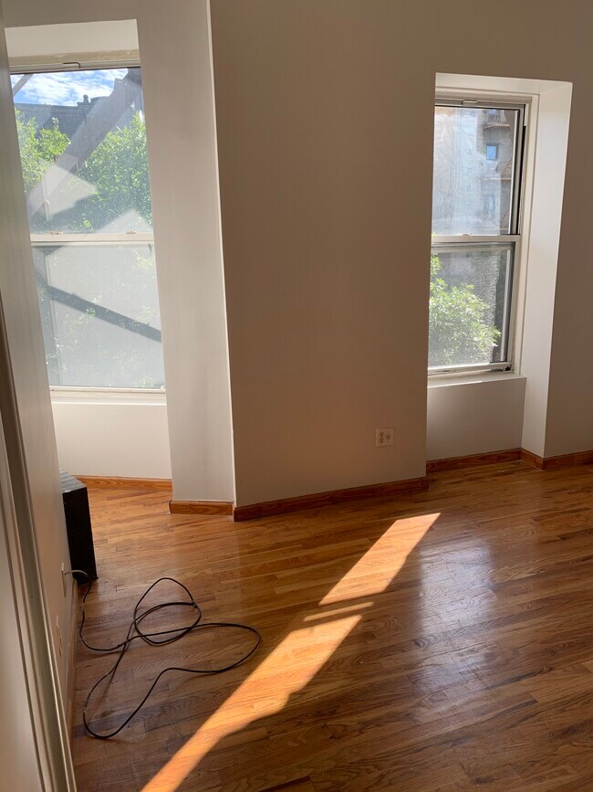 Huge Bedroom - 1119 Bergen St