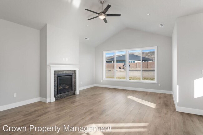 Building Photo - 3 br, 2.5 bath House - 3962 Barbera St.