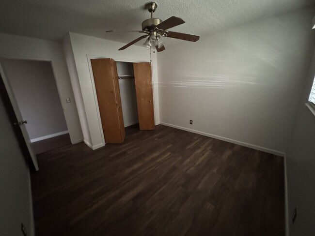 Foto del edificio - 417 E Magnolia Ave