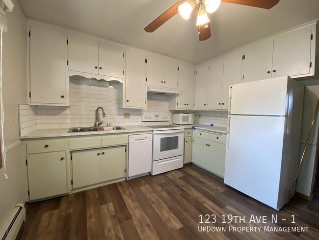 Building Photo - 123 19th Ave N