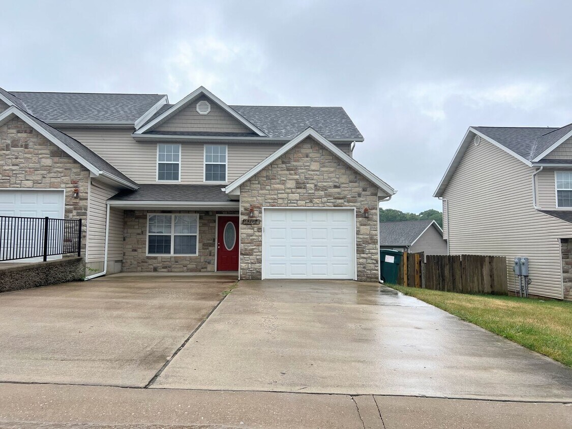 Primary Photo - 16217 Holy Cross Ln