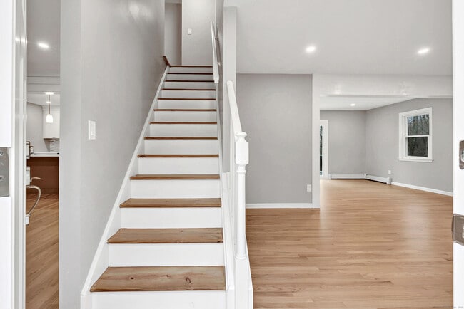 Building Photo - 19 Good Hill Rd