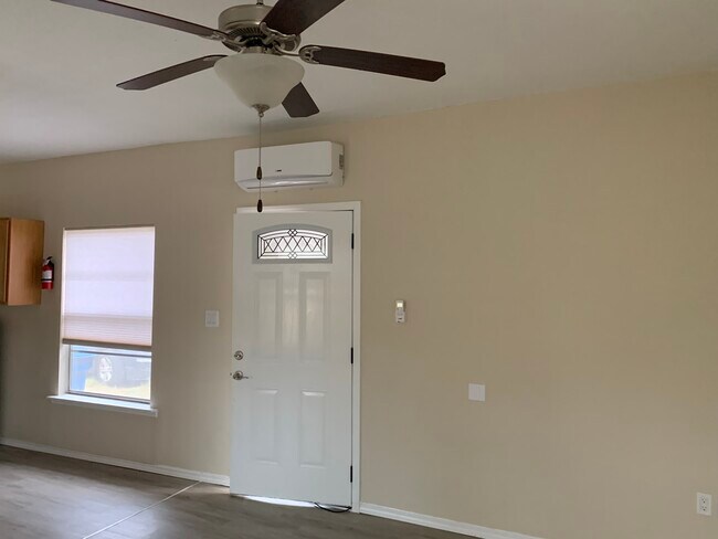 Foto del edificio - 202 W Val Verde Cir