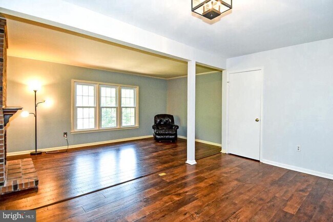 Foto del edificio - 10451 Malone Ct