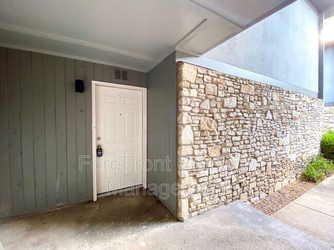 Building Photo - 735 Byrnes Dr