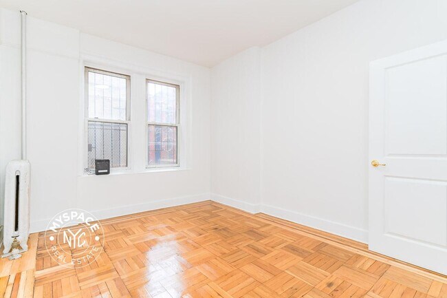 Foto del edificio - 2574 Bedford Ave