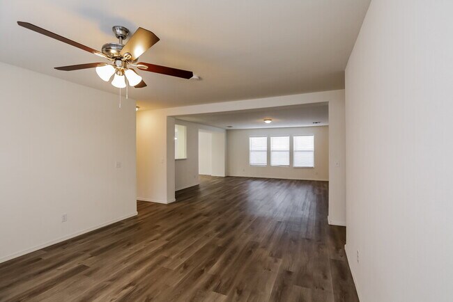 Building Photo - 5725 E Flower Cir
