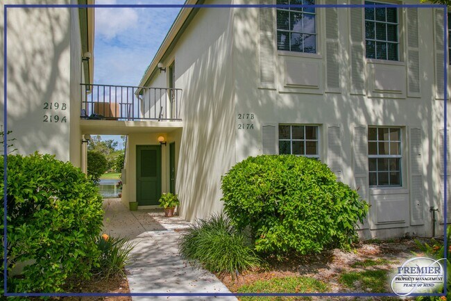 Foto del edificio - ***BEAUTIFUL 2BDRM/2BATH NAPLES BATH AND TENNIS CONDO***