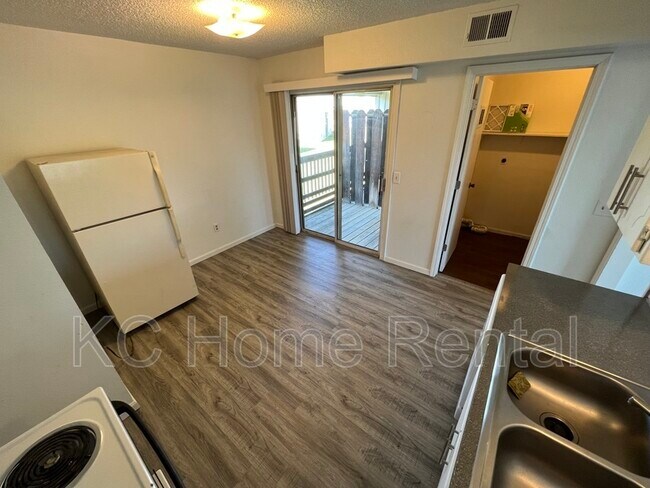 Building Photo - 821 Saddlewood St