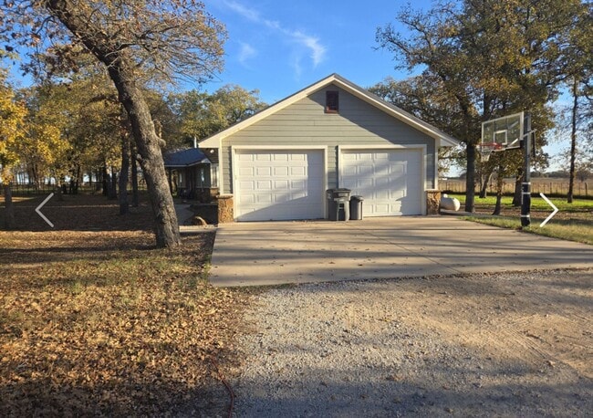 Building Photo - BROCK ISD / Private country living
