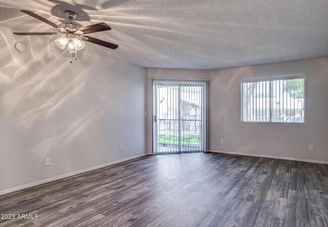 Foto del edificio - 1630 E Baseline Rd