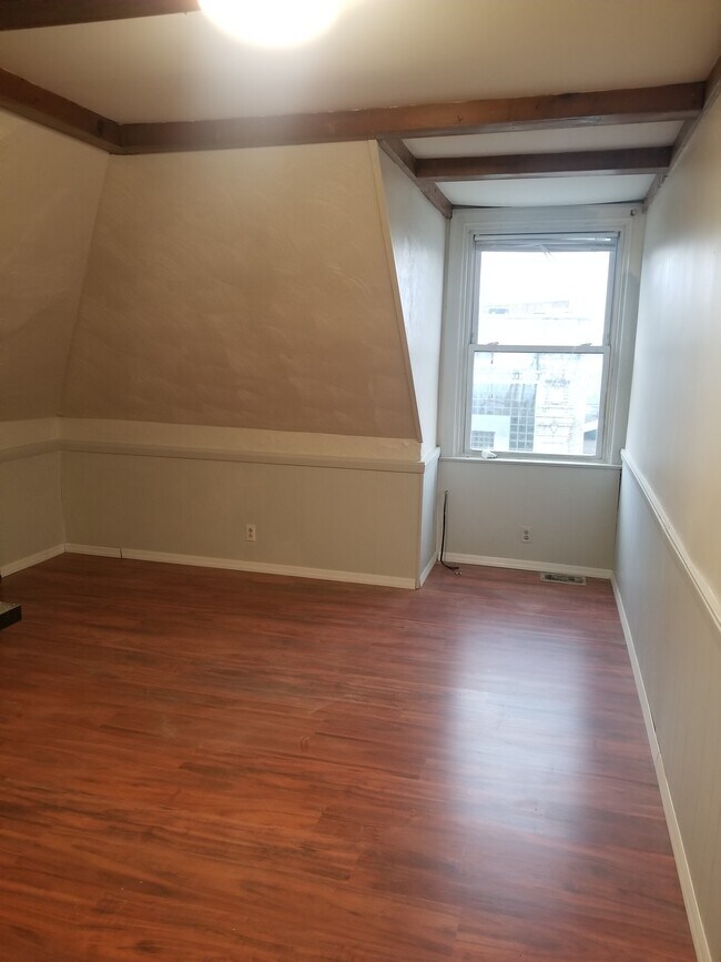 living room - 411 N Craig St