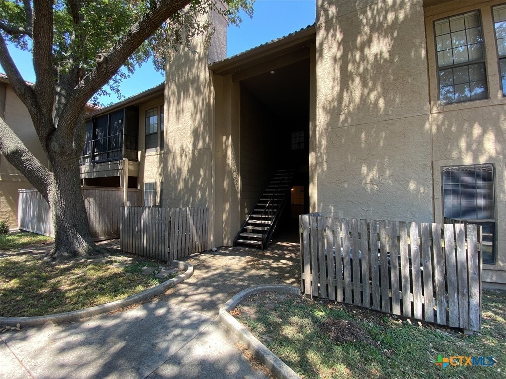 Primary Photo - 1202 Thorpe Ln