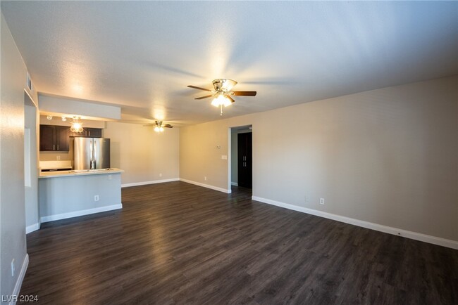 Building Photo - 1575 W Warm Springs Rd