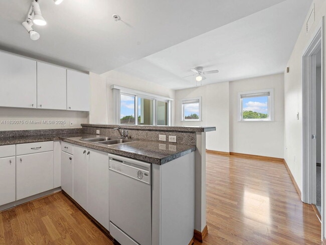 Building Photo - 2740 SW 28th Terrace