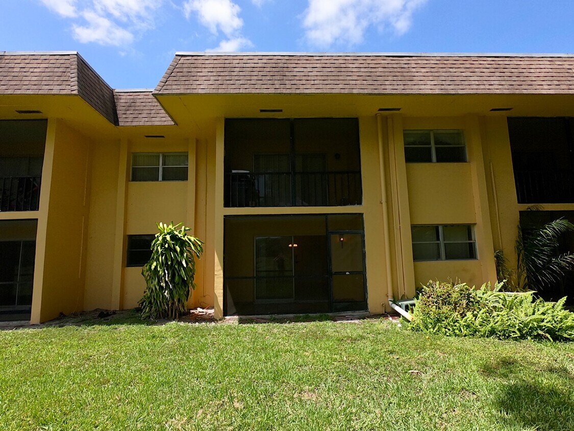 Primary Photo - 7831 N Colony Cir