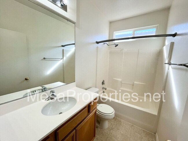 Building Photo - 12261 Luna Rd