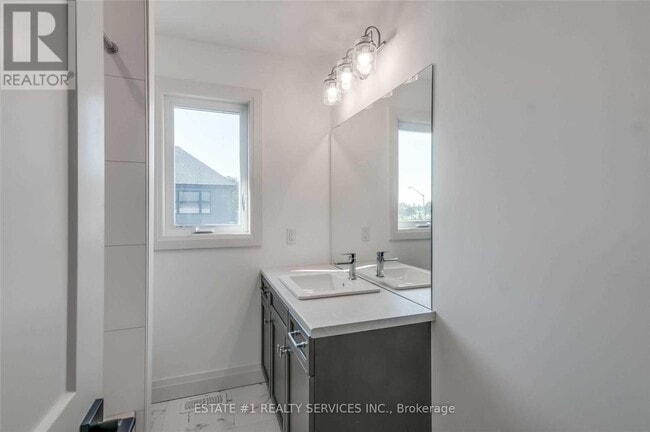Building Photo - 20 Rosina Ln