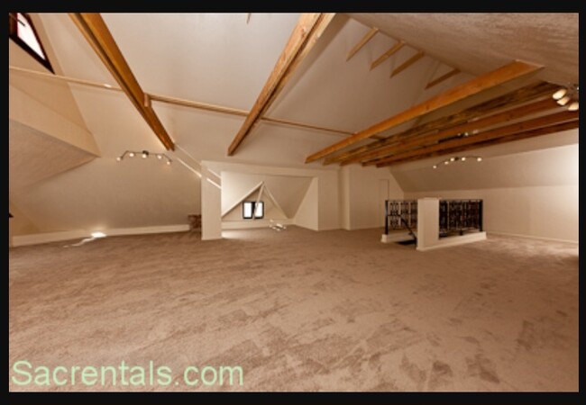 Building Photo - 521 15th St