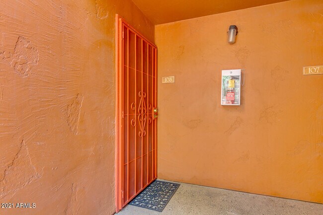 Building Photo - 747 S Ext Rd