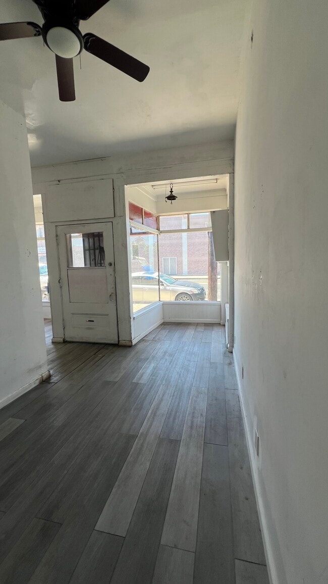 Building Photo - 1911 W 48th St