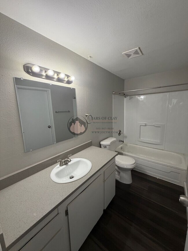 Foto del edificio - Tualatin- 68th.  9 Units #2025-1750