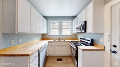 Building Photo - 2739 Herschel St