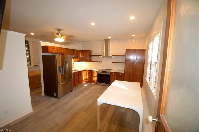 Custom Kitchen with New Kitchen Cabinets & Appliances - 2583 Fairmount Blvd