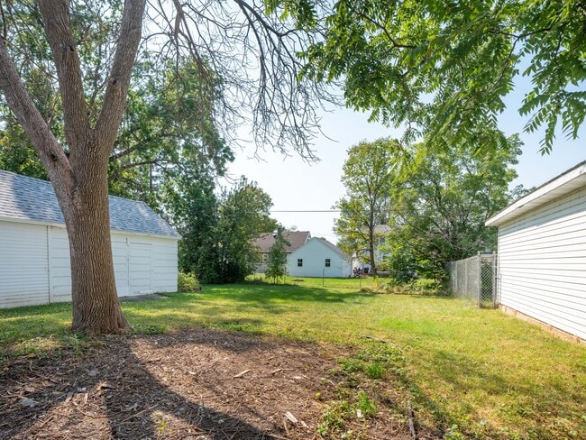 Building Photo - 1229 7th Ave SE