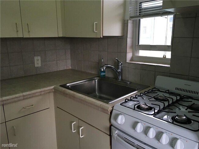 Building Photo - 1 br, 1 bath  - 623 Bayshore Dr