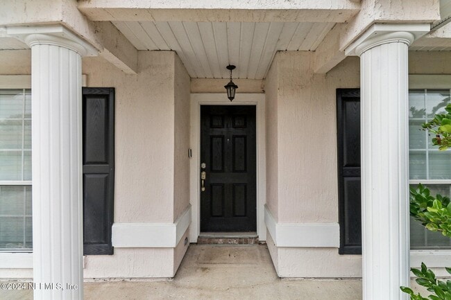 Building Photo - 14018 Fish Eagle Dr E