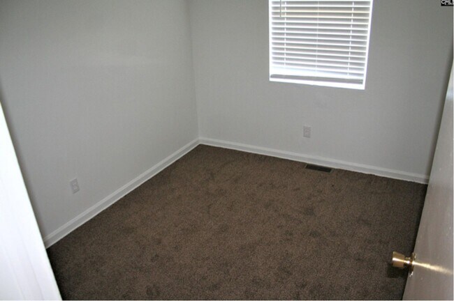 Foto del edificio - 3 Bedroom 1 Bath with Carport