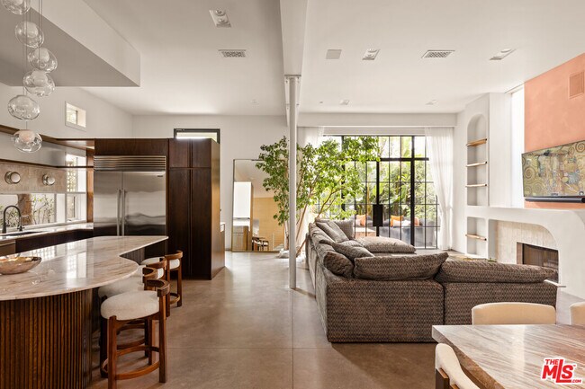Foto del edificio - 2341 Wilson Ave