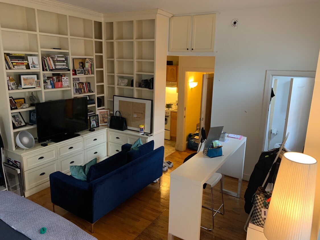Apartment Studio - 334 S 21st St