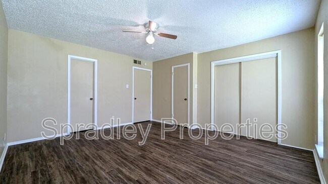 Building Photo - 1806 Azalea Dr