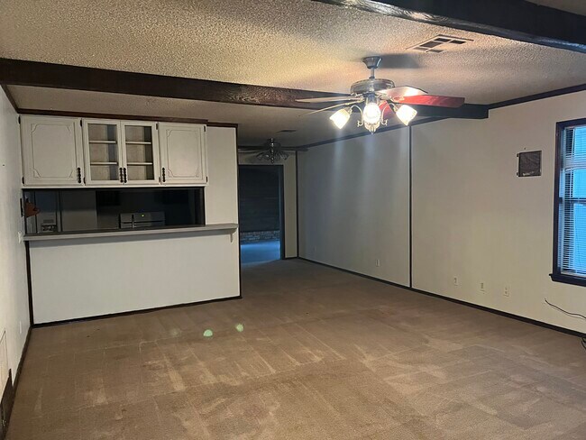 Building Photo - 919 Hillcrest Dr