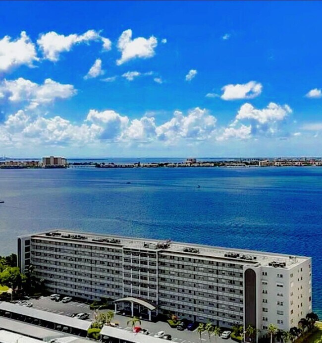 Building Photo - 5900 Shore Blvd S