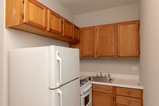 Building Photo - 508 W Melrose St