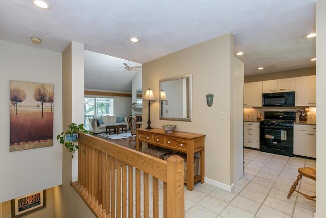 foyer - 25 Monadnock Dr