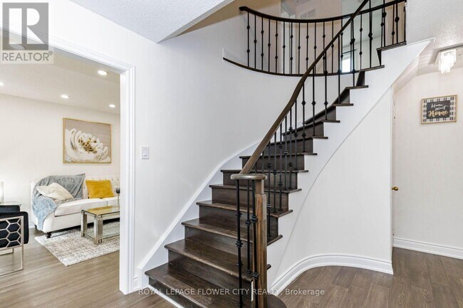 Photo du bâtiment - 1530 Somergrove Crescent