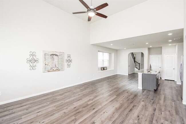 Building Photo - 24622 Allori Ct