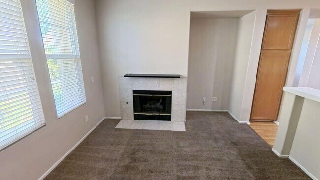 Foto del edificio - 1800 E Lakeshore Dr