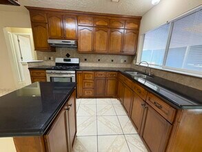 Building Photo - 9210 Crescent Moon Dr