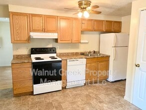Building Photo - 215 W Lorain St